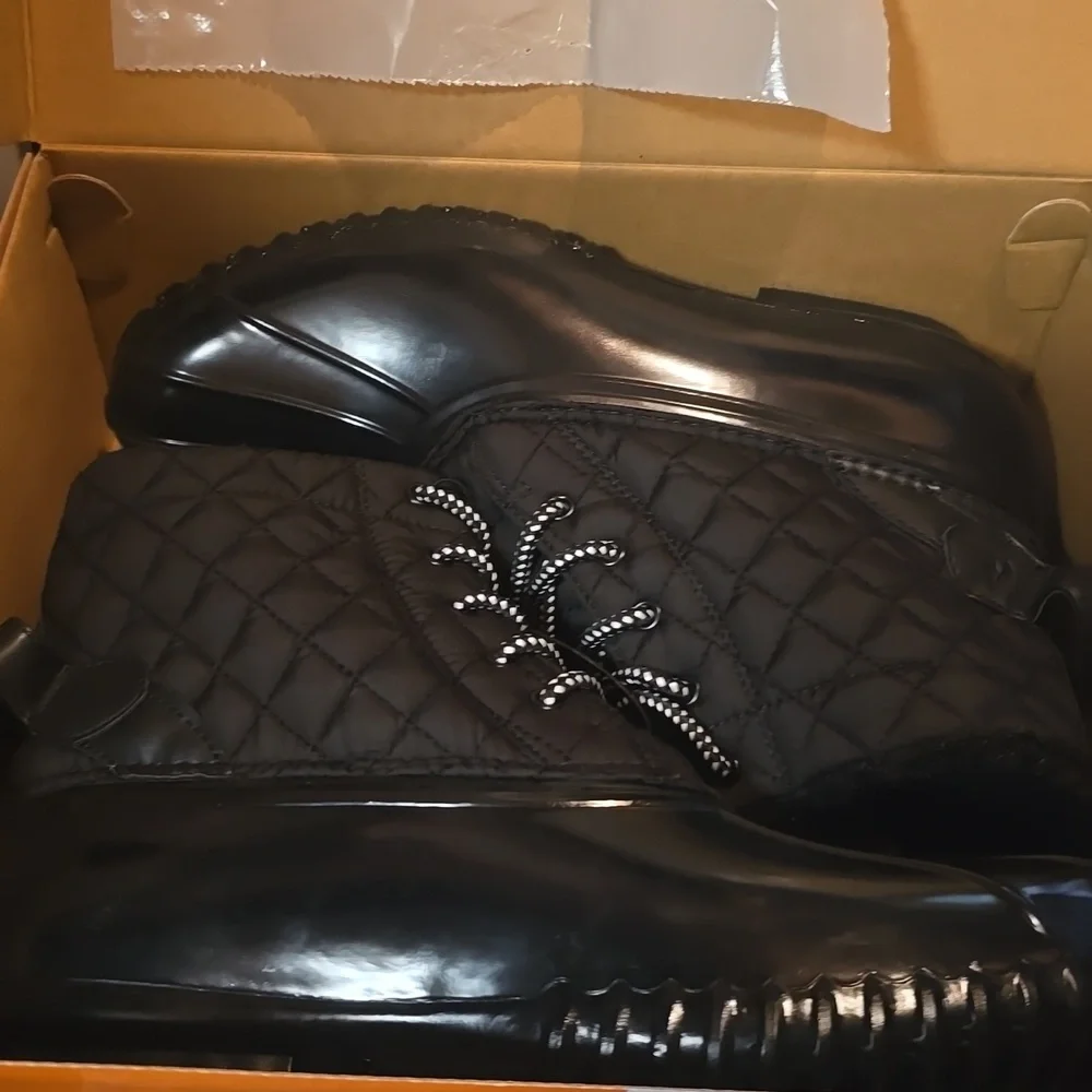 Sporto Ladies'Duck Boot Water Repellant, Black, New in Box